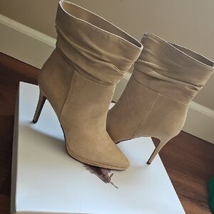 Elegant Tan Women's Boots